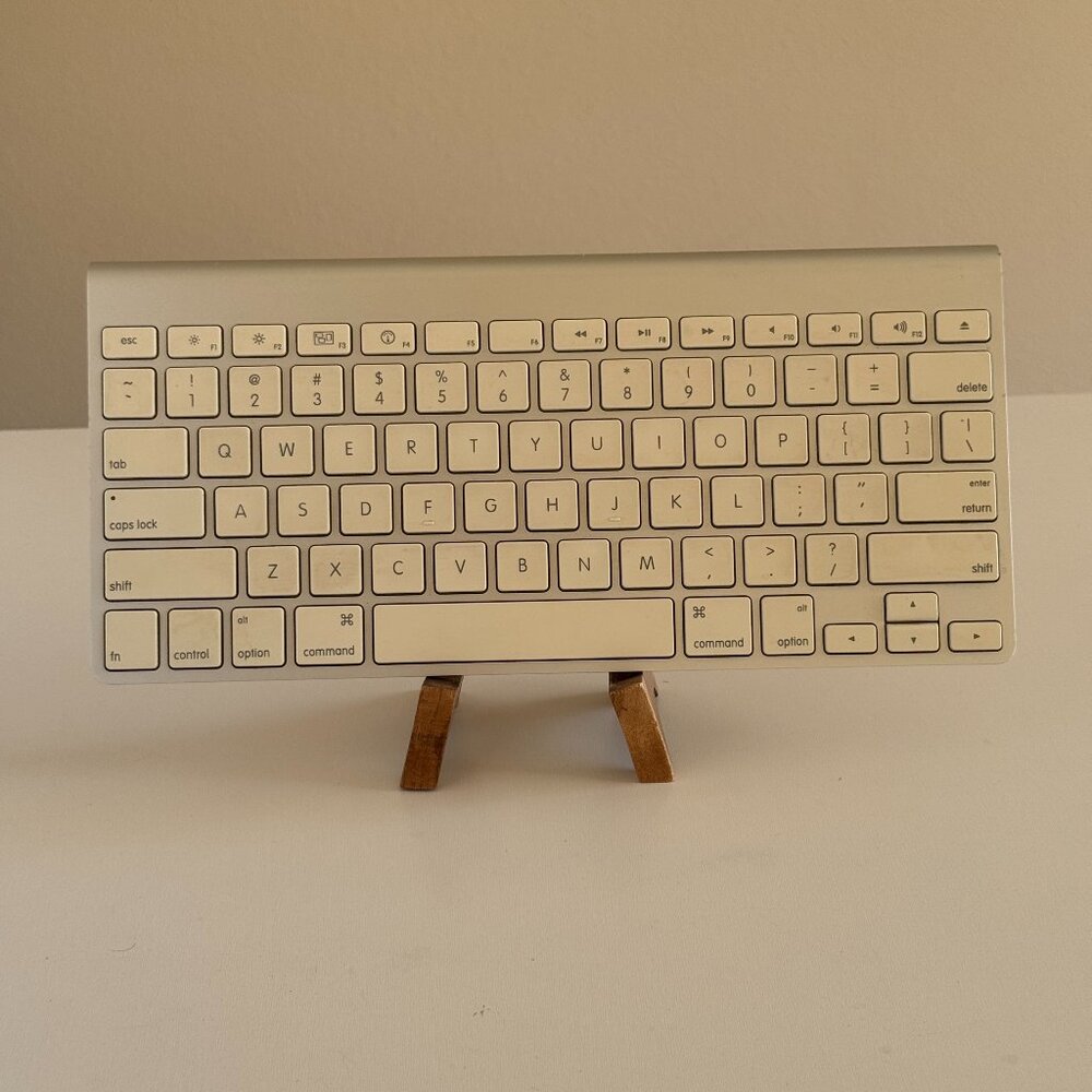 Genuine Apple Wireless Magic Keyboard Bluetooth A1314